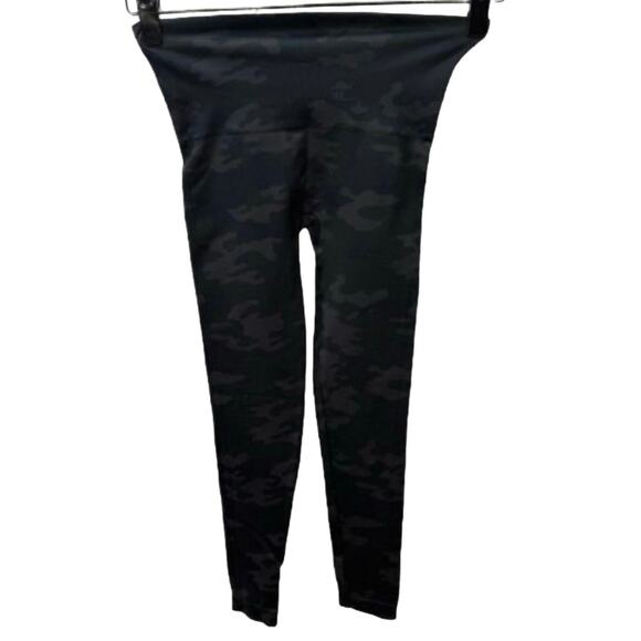 Spanx Women’s Capri Leggings sz XS Camouflage #H226 - Picture 1 of 8